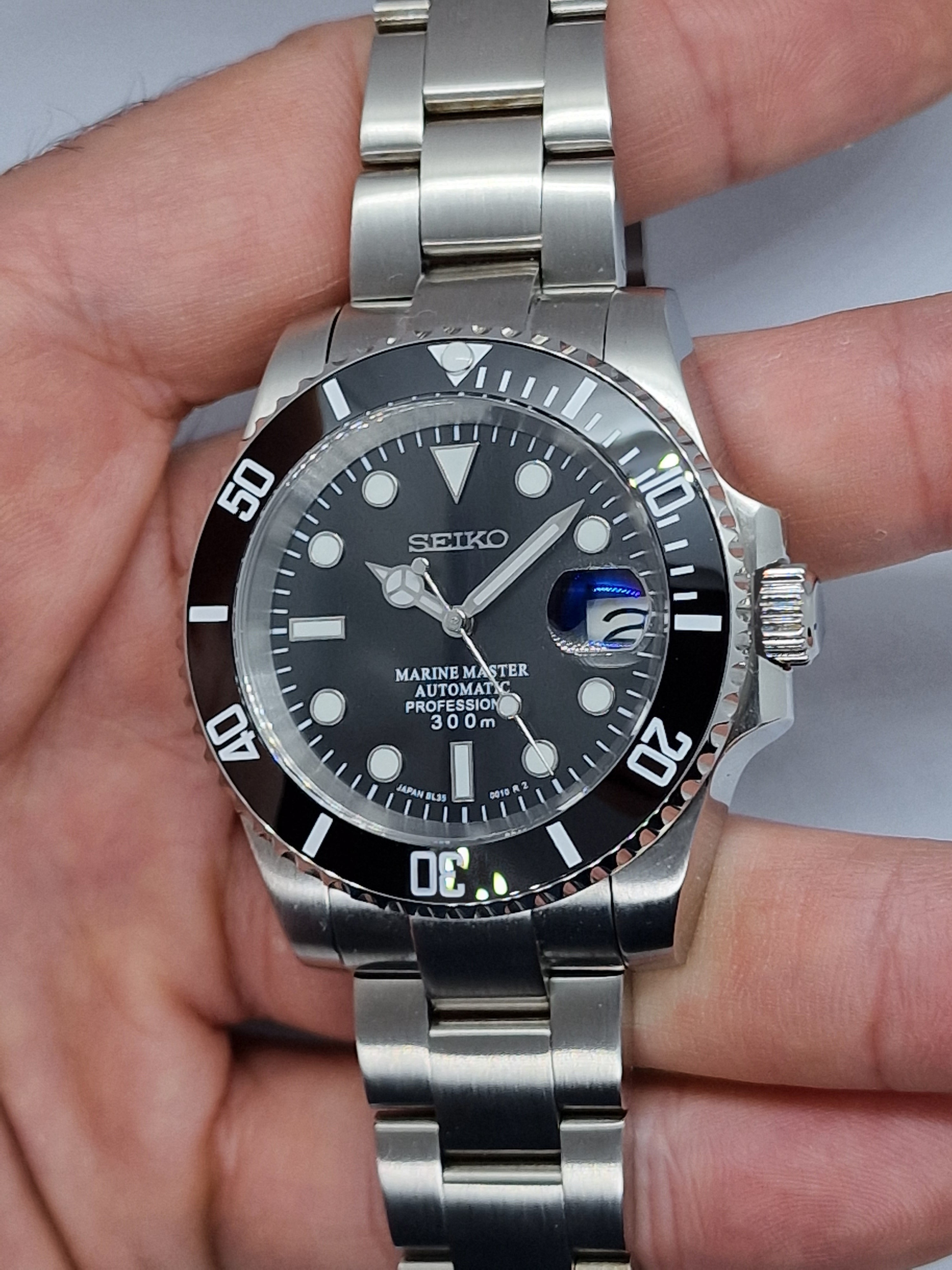 Seiko black online submariner